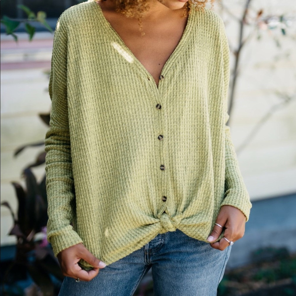 Adorable thermal button up/ tie top